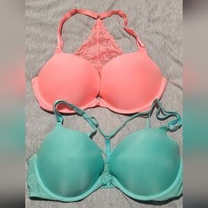 2 Victoria secret bras 38C